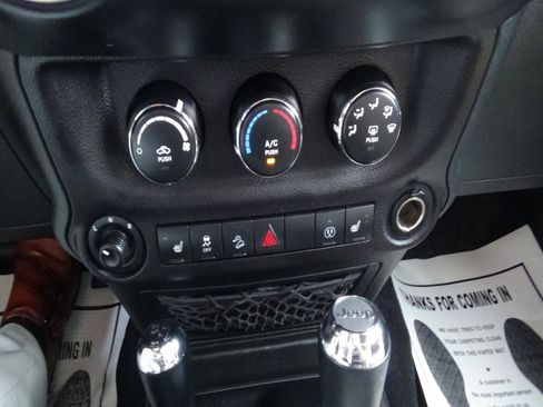 Used 2018 Jeep Wrangler Unlimited Rubicon w/ Cold Weather Group AWD/4WD image 24
