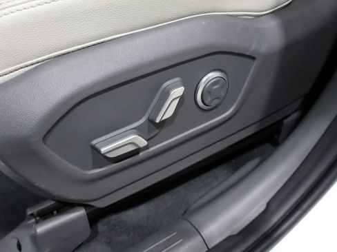 Used 2024 Hyundai Santa Fe Limited image 10