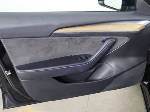 Used 2023 Tesla Model 3 Standard Range image 17