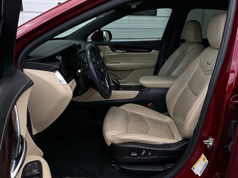 Used 2018 Cadillac XT5 Luxury w/ Driver Awareness Package image 10