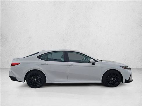 Used 2025 Toyota Camry SE FWD image 4