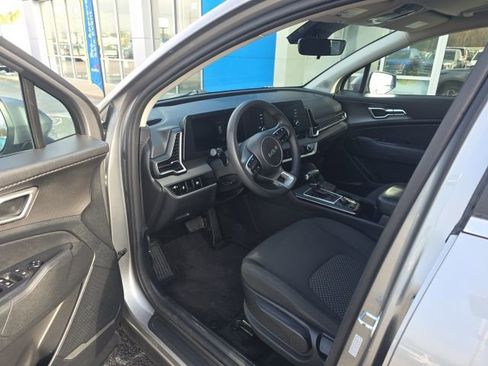 Used 2023 Kia Sportage LX image 10
