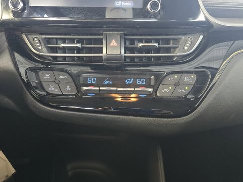 Used 2022 Toyota C-HR XLE image 18