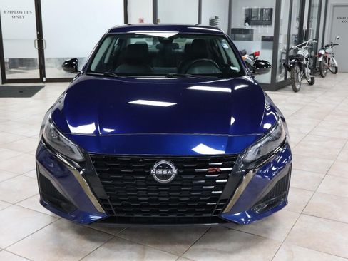 Used 2024 Nissan Altima 2.5 SR FWD image 9