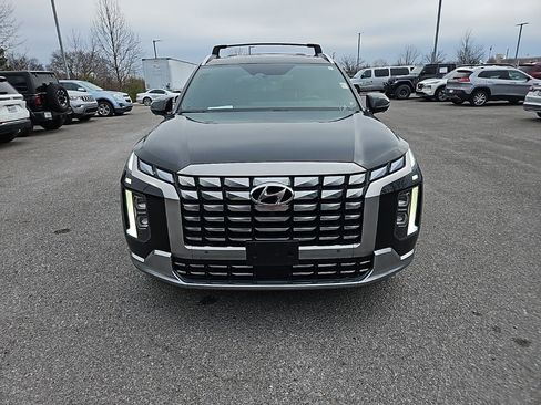 Used 2023 Hyundai Palisade Calligraphy image 2