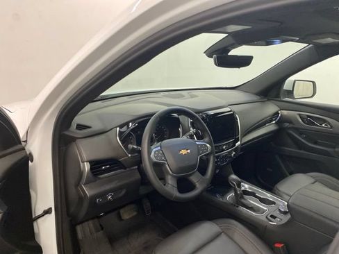 Used 2023 Chevrolet Traverse LT w/ LT Premium Package AWD/4WD image 7