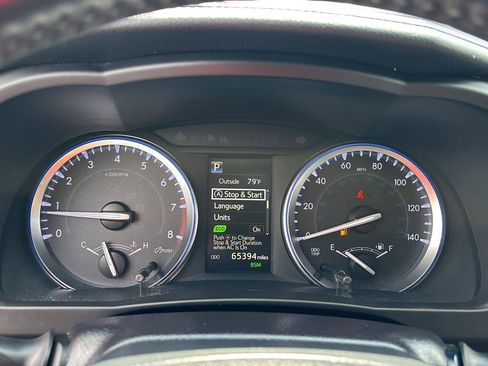 Used 2019 Toyota Highlander XLE AWD/4WD image 3