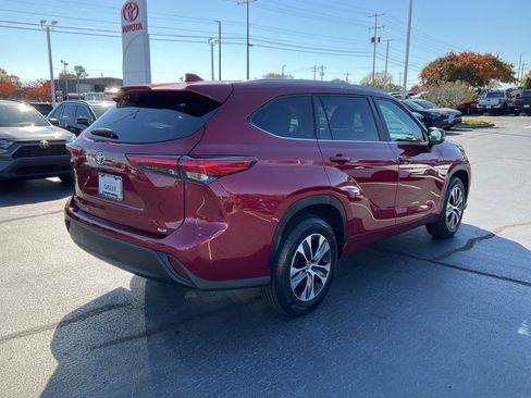 Used 2023 Toyota Highlander XLE image 22