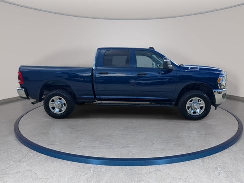 Used 2024 RAM 2500 Tradesman w/ Chrome Appearance Group AWD/4WD image 5