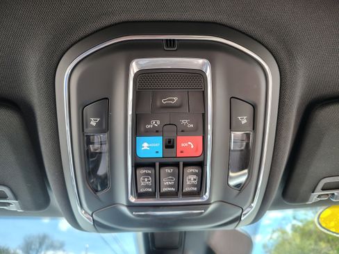 Certified 2025 Jeep Grand Cherokee Limited w/ Luxury Tech Group II AWD/4WD image 42