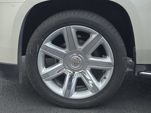 Used 2015 Cadillac Escalade Luxury AWD/4WD image 12