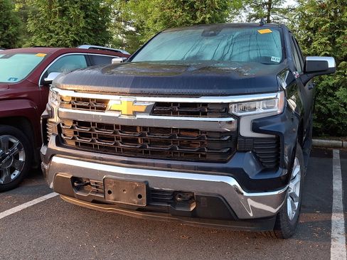 Used 2022 Chevrolet Silverado 1500 LT image 2
