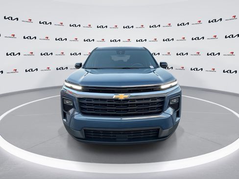 Used 2024 Chevrolet Traverse LS image 3