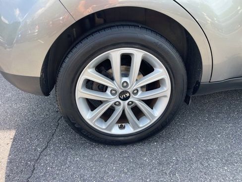 Used 2019 Kia Soul + image 6