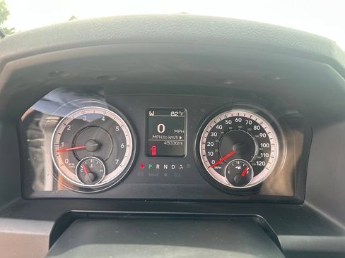 Used 2017 RAM 1500 Express RWD image 16
