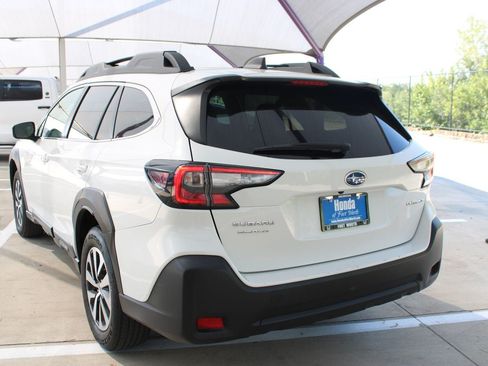 Used 2025 Subaru Outback Premium AWD/4WD image 3