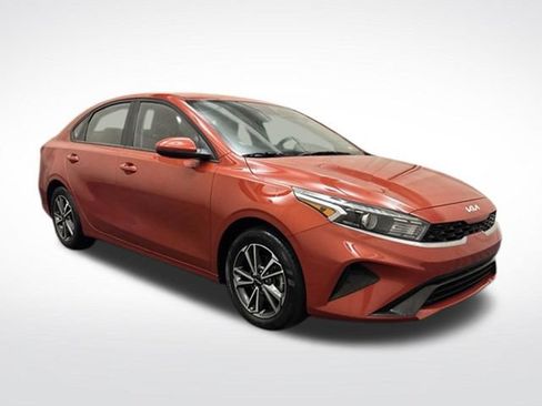 Certified 2022 Kia Forte LXS FWD image 3