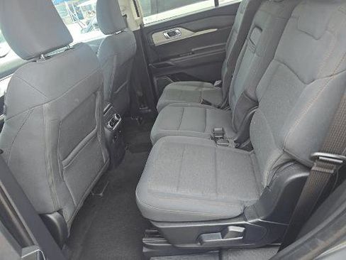 Used 2025 Ford Explorer Active RWD image 14