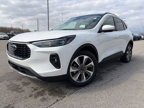 Used 2024 Ford Escape Platinum w/ Premium Technology Package image 3