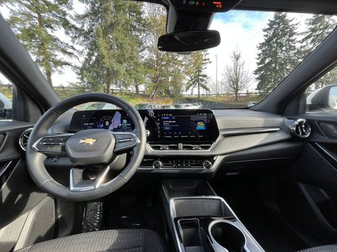 Used 2025 Chevrolet Equinox LT image 34