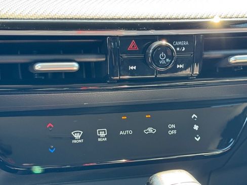 New 2025 Nissan Kicks SR image 21