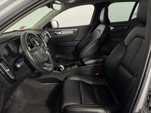 Used 2023 Volvo XC40 B5 Plus w/ Climate Package AWD/4WD image 24
