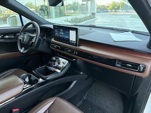 Used 2022 Lincoln Nautilus Reserve w/ Luxury Package image 20