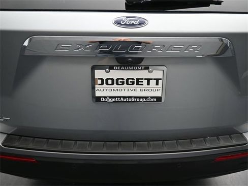 Used 2023 Ford Explorer XLT image 14