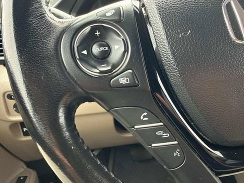 Used 2016 Honda Pilot Touring image 28