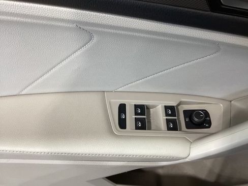 Certified 2023 Volkswagen Tiguan SE R-Line FWD image 20