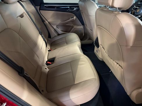 Certified 2021 Porsche Macan AWD/4WD image 30