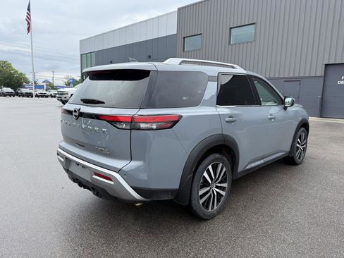 Used 2024 Nissan Pathfinder Platinum AWD/4WD image 3