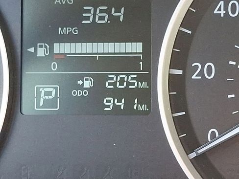 Used 2025 Nissan Versa S w/ Trunk Package FWD image 13