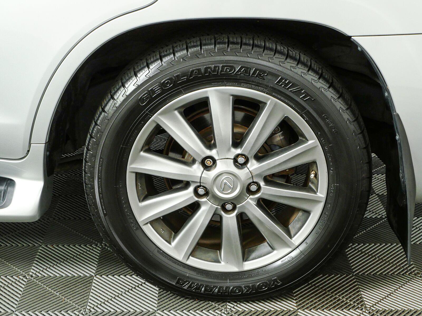 Used 2011 Lexus LX 570 4WD w/ Luxury Pkg image 42