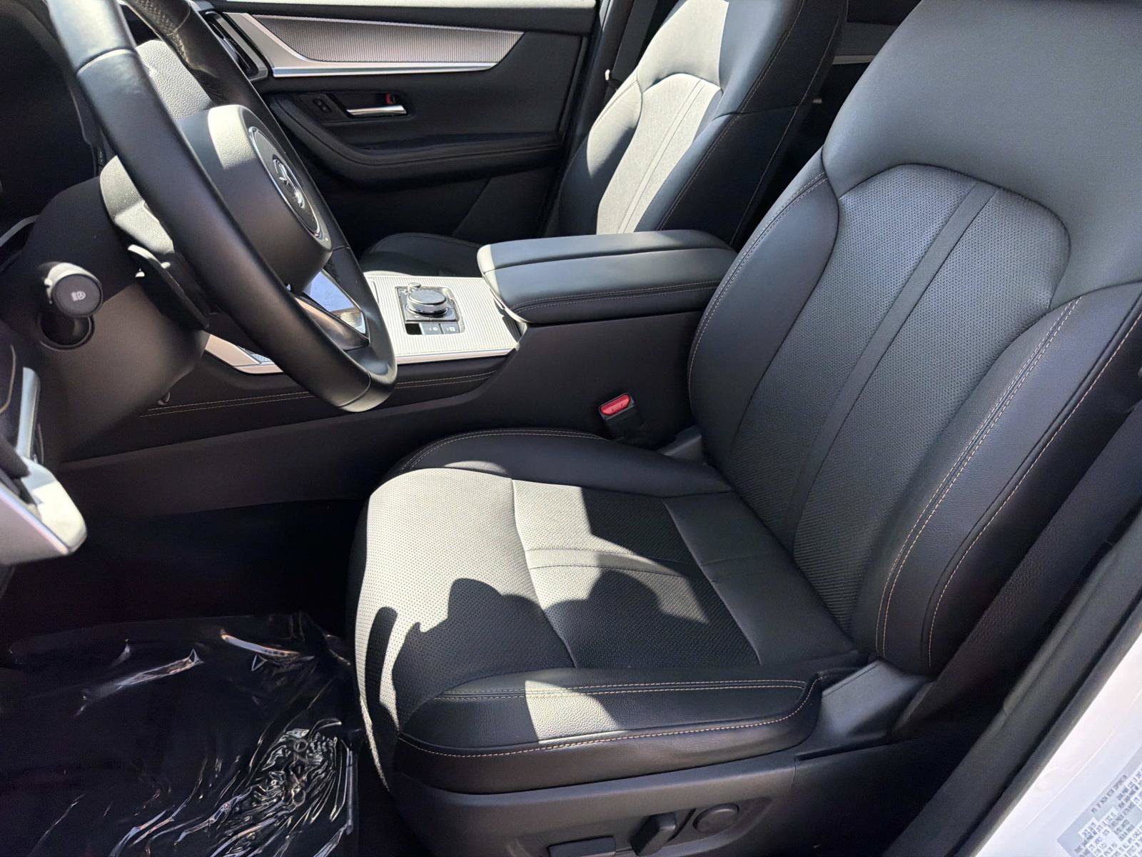 Certified 2025 MAZDA CX-70 Plug-In Hybrid w/ Premium Pkg AWD/4WD image 19