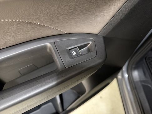 Used 2022 Volkswagen Atlas Cross Sport SE FWD image 25