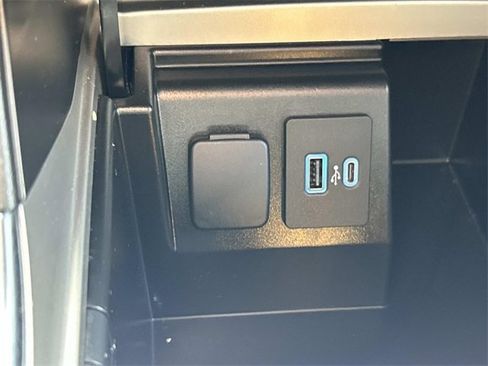 Used 2023 Ford Explorer Platinum w/ Class IV Trailer Tow Package image 38