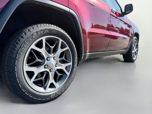 Used 2022 Jeep Grand Cherokee Limited w/ Tech Group AWD/4WD image 15