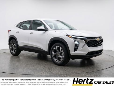 Used 2025 Chevrolet Trax LT FWD image 1