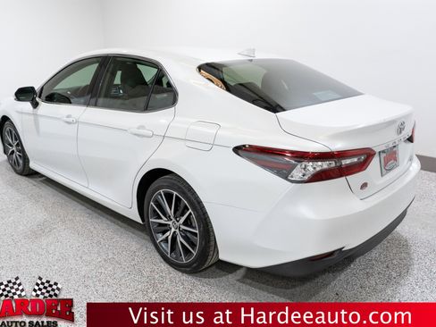Used 2023 Toyota Camry XLE FWD image 3