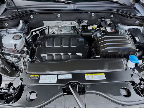 Used 2025 Volkswagen Atlas SE FWD image 34