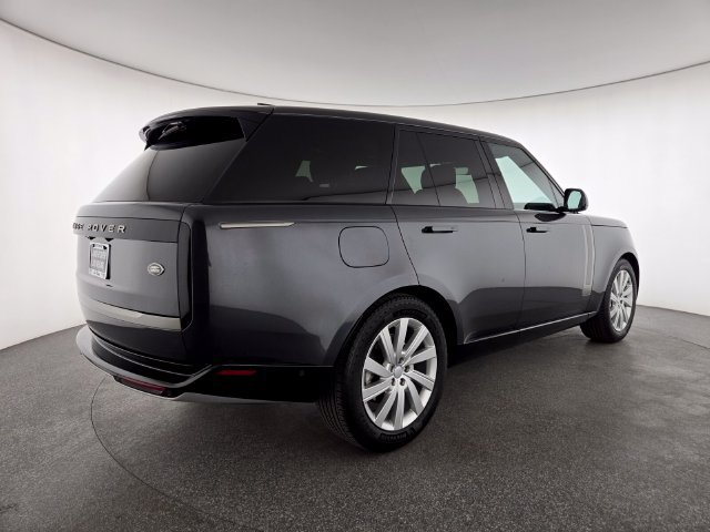 Used 2023 Land Rover Range Rover SE AWD/4WD image 2