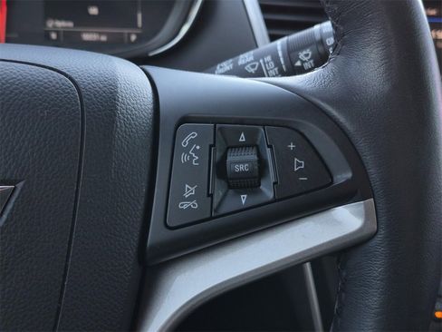 Certified 2022 Chevrolet Trax LT w/ LT Convenience Package image 17