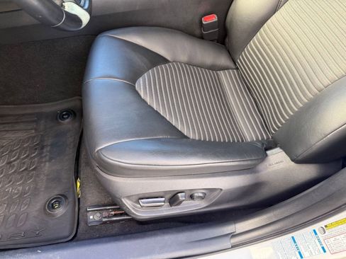 Used 2021 Toyota Camry SE w/ Cold Weather Package image 12