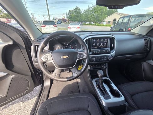 Used 2022 Chevrolet Colorado LT w/ LT Convenience Package RWD image 13