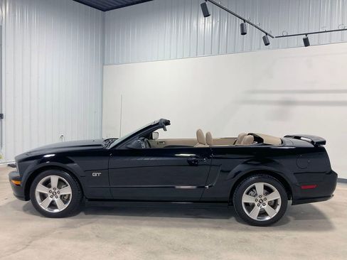 Used 2006 Ford Mustang GT image 2