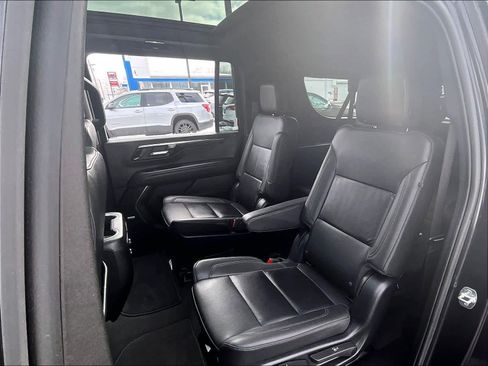 Used 2025 Chevrolet Suburban Z71 w/ Z71 Off-Road Package image 14