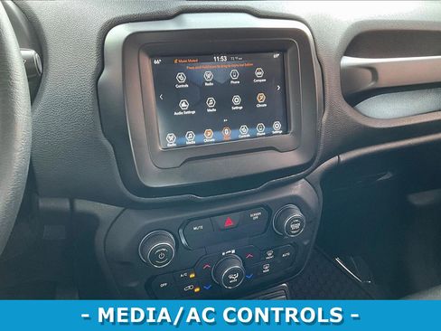 Used 2019 Jeep Renegade Latitude w/ Cold Weather Group AWD/4WD image 9