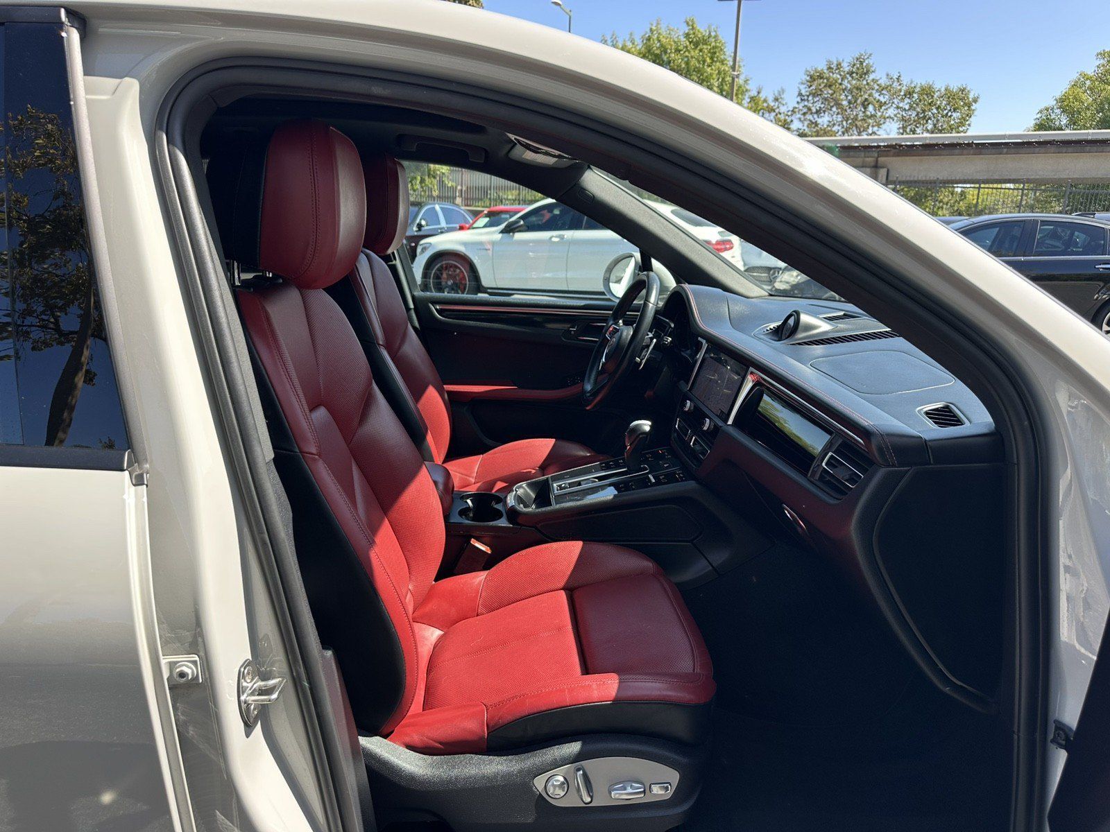 Used 2023 Porsche Macan AWD/4WD image 19