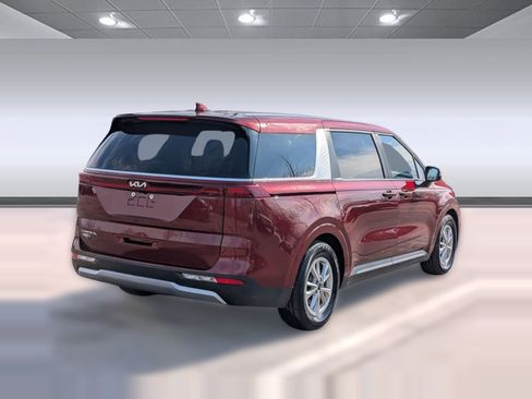 Used 2024 Kia Carnival LX image 9
